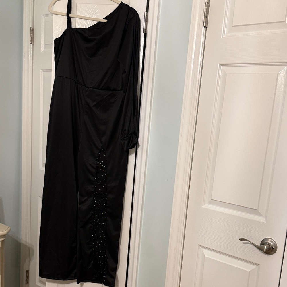 Elegant Black One-Shoulder jumpsuit